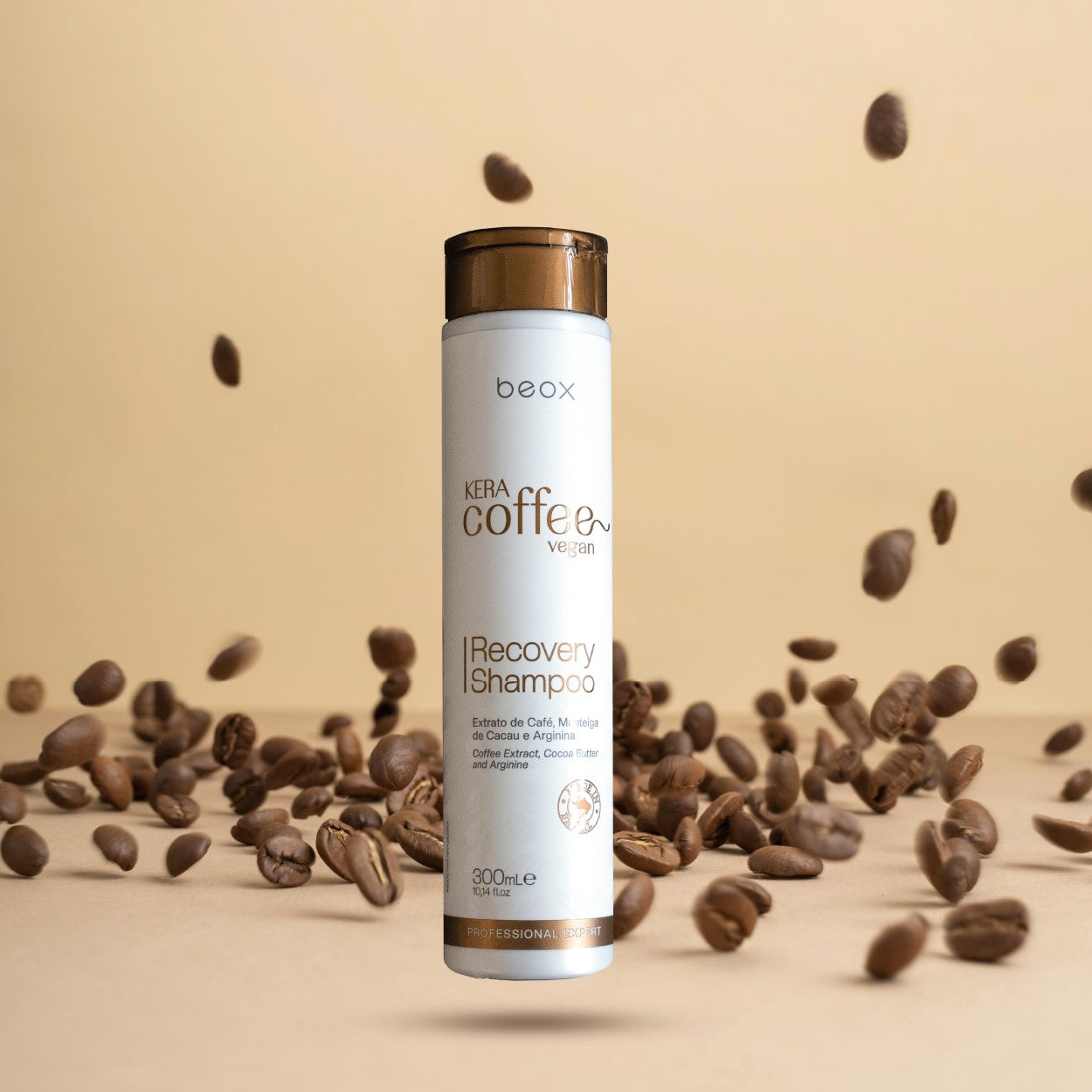 SHAMPOO KERA COFFEE: VEGANO 300 ML  Elaborado especialmente con extracto de café, aceites esenciales y proteínas. Mantiene el cabello profundamente hidratado, con brillo y sin frizz. Estimula el crecimiento y previene la caída.